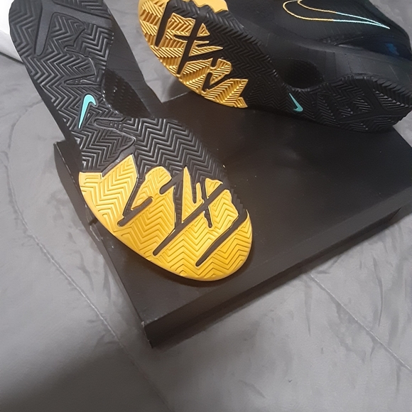 Kobe Retro - Picture 2 of 8